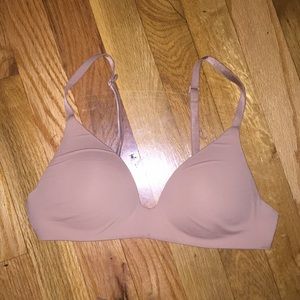 VICTORIAS SECRET | WIRELESS NUDE BRA